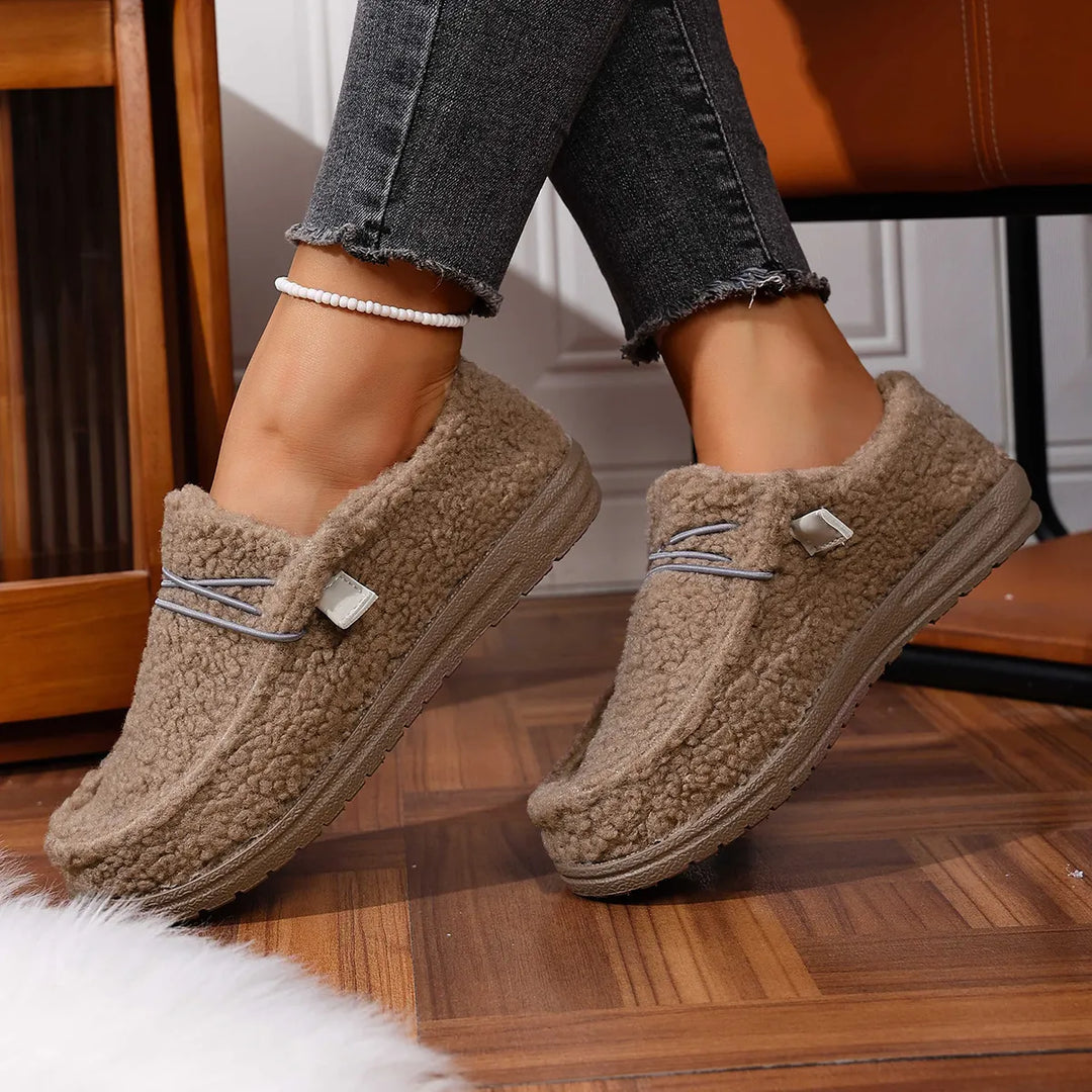 Luna – Warm and Comfortable Teddy Slippers