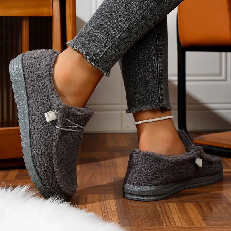 Luna – Warm and Comfortable Teddy Slippers