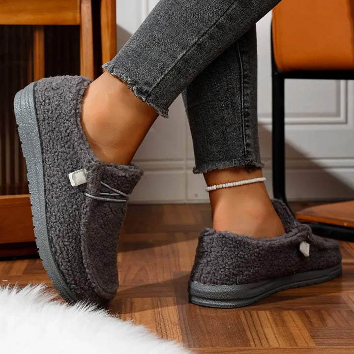 Luna – Warm and Comfortable Teddy Slippers