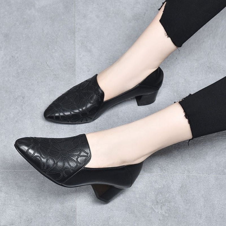Elodie | Elegant Pumps in Soft Leather with Embroidery