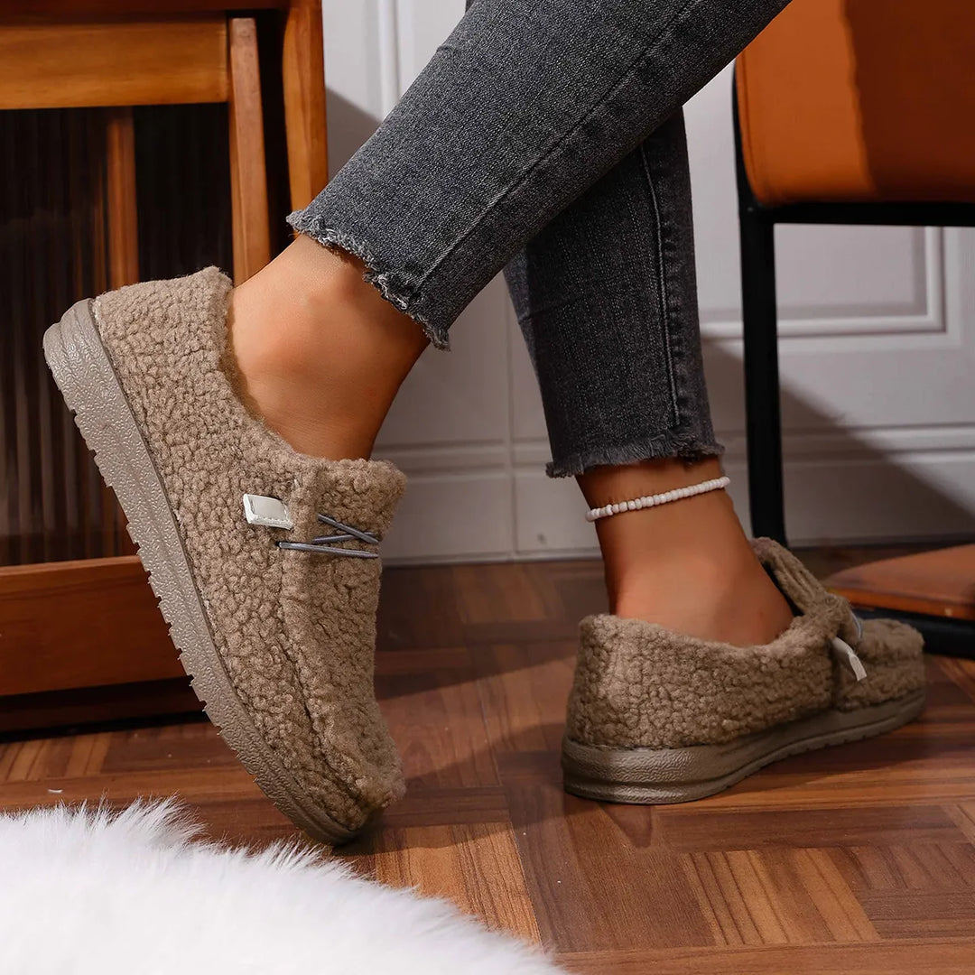 Luna – Warm and Comfortable Teddy Slippers